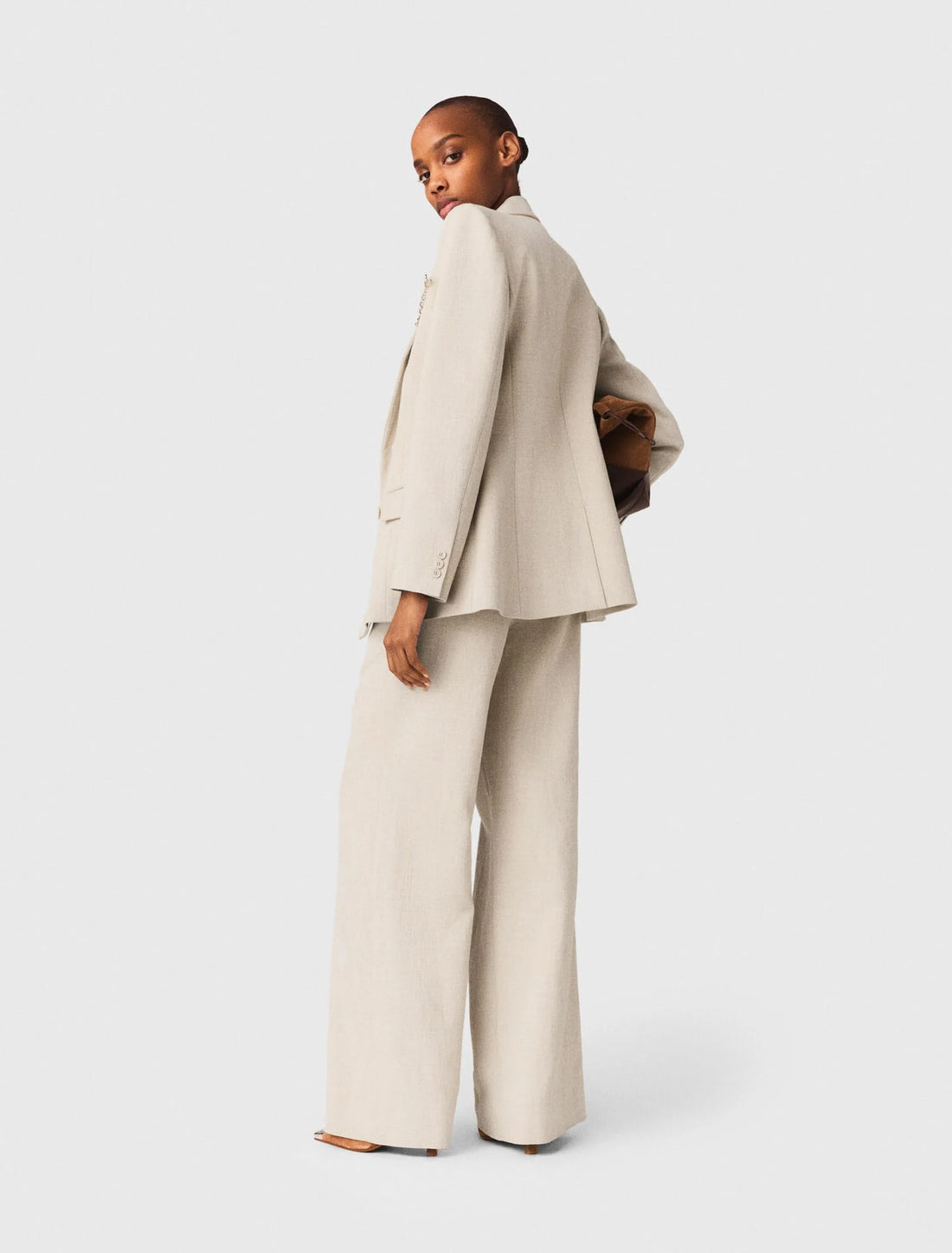 Chaqueta de traje con broche