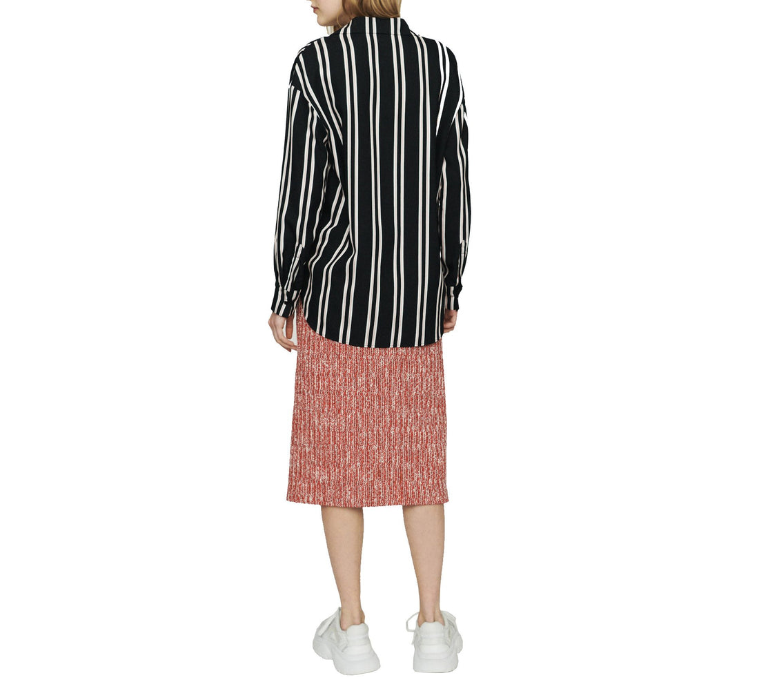 Camisa tejida deconstruida
