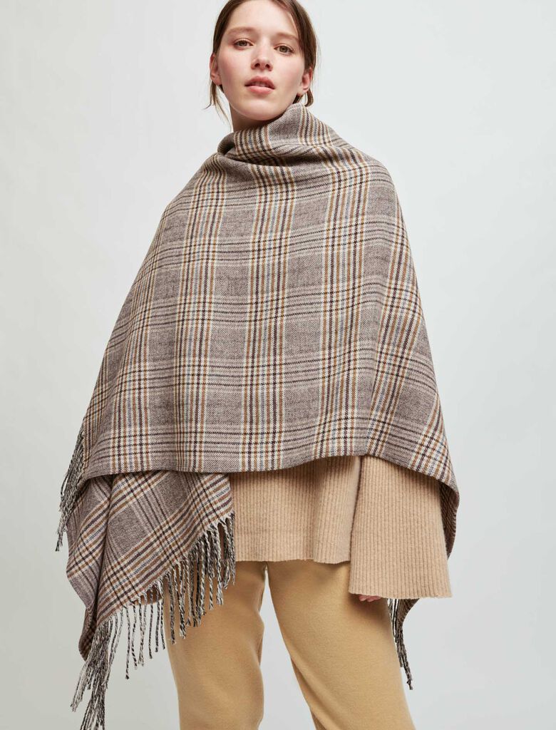 Poncho de fieltro de cuadros