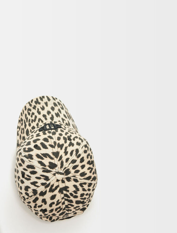 Gorra con estampado de leopardo Clover