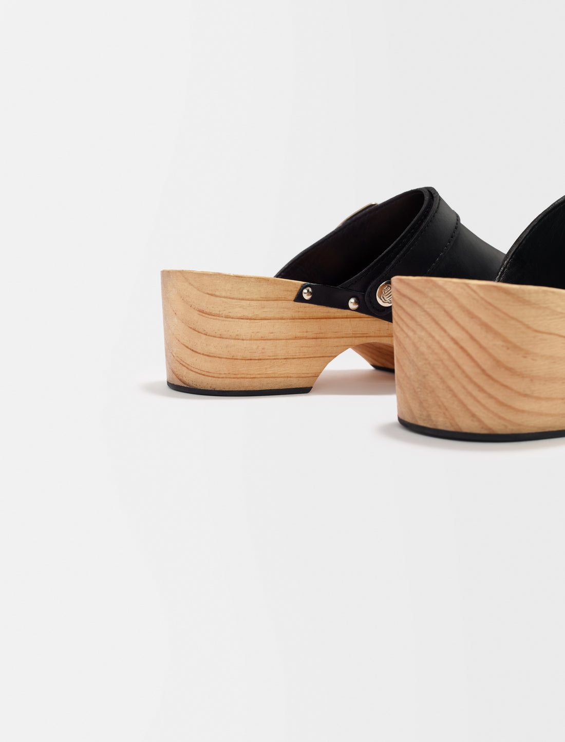 Zuecos de piel
