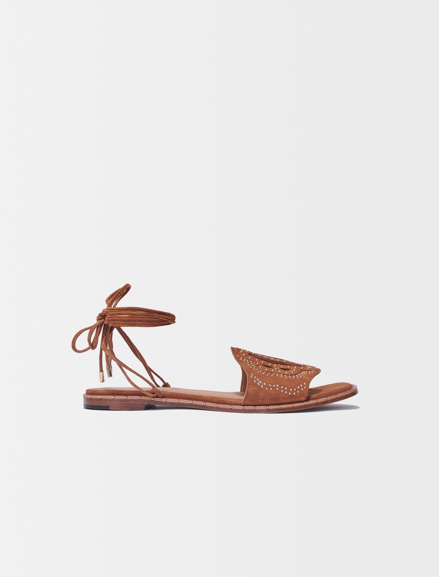 Sandalias planas para atar con tachuelas