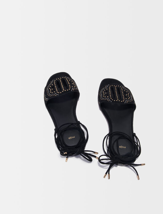 Sandalias planas para atar con tachuelas
