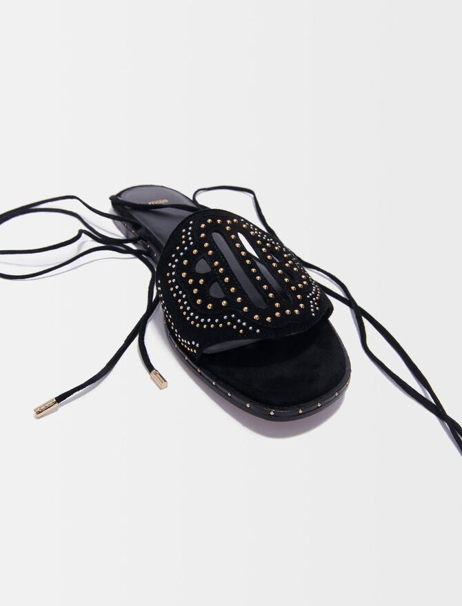 Sandalias planas para atar con tachuelas