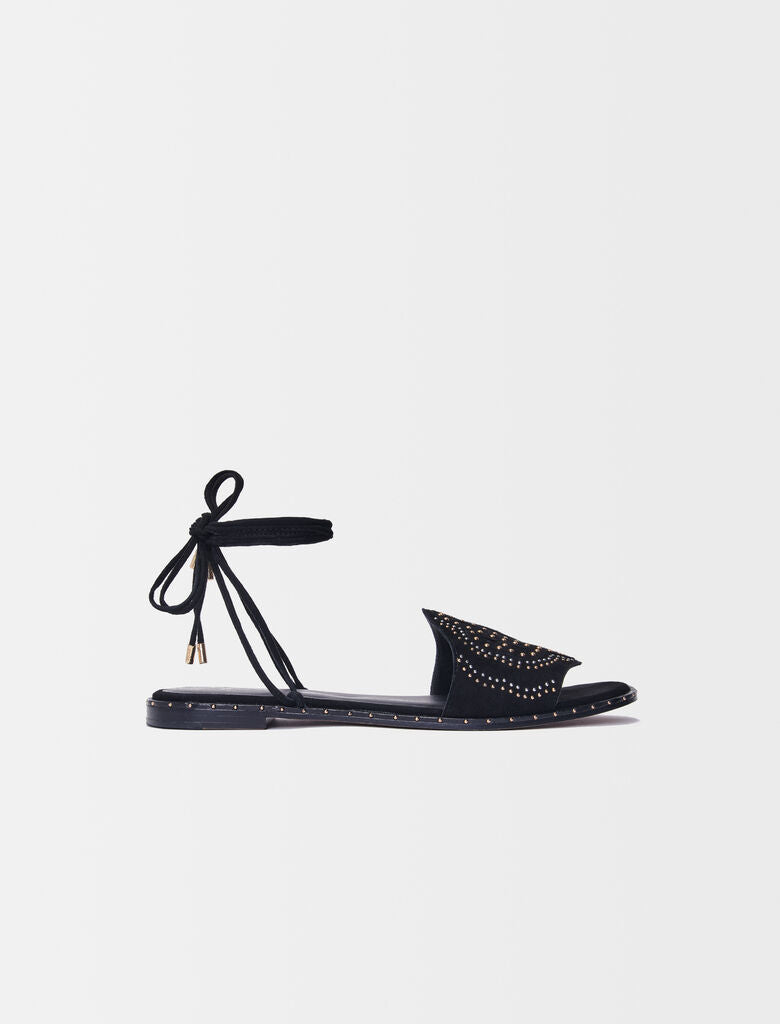 Sandalias planas para atar con tachuelas