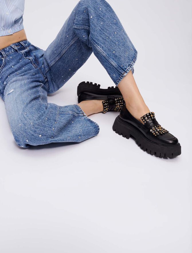 Mocasines con plataformas y tachuelas
