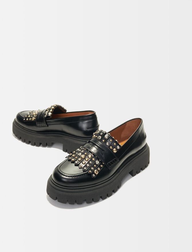 Mocasines con plataformas y tachuelas