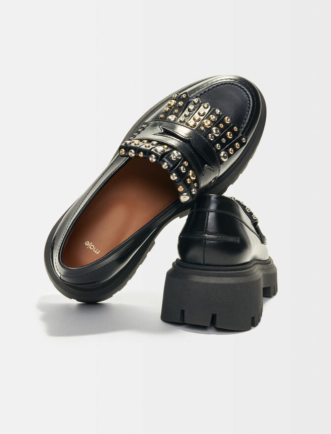 Mocasines con plataformas y tachuelas