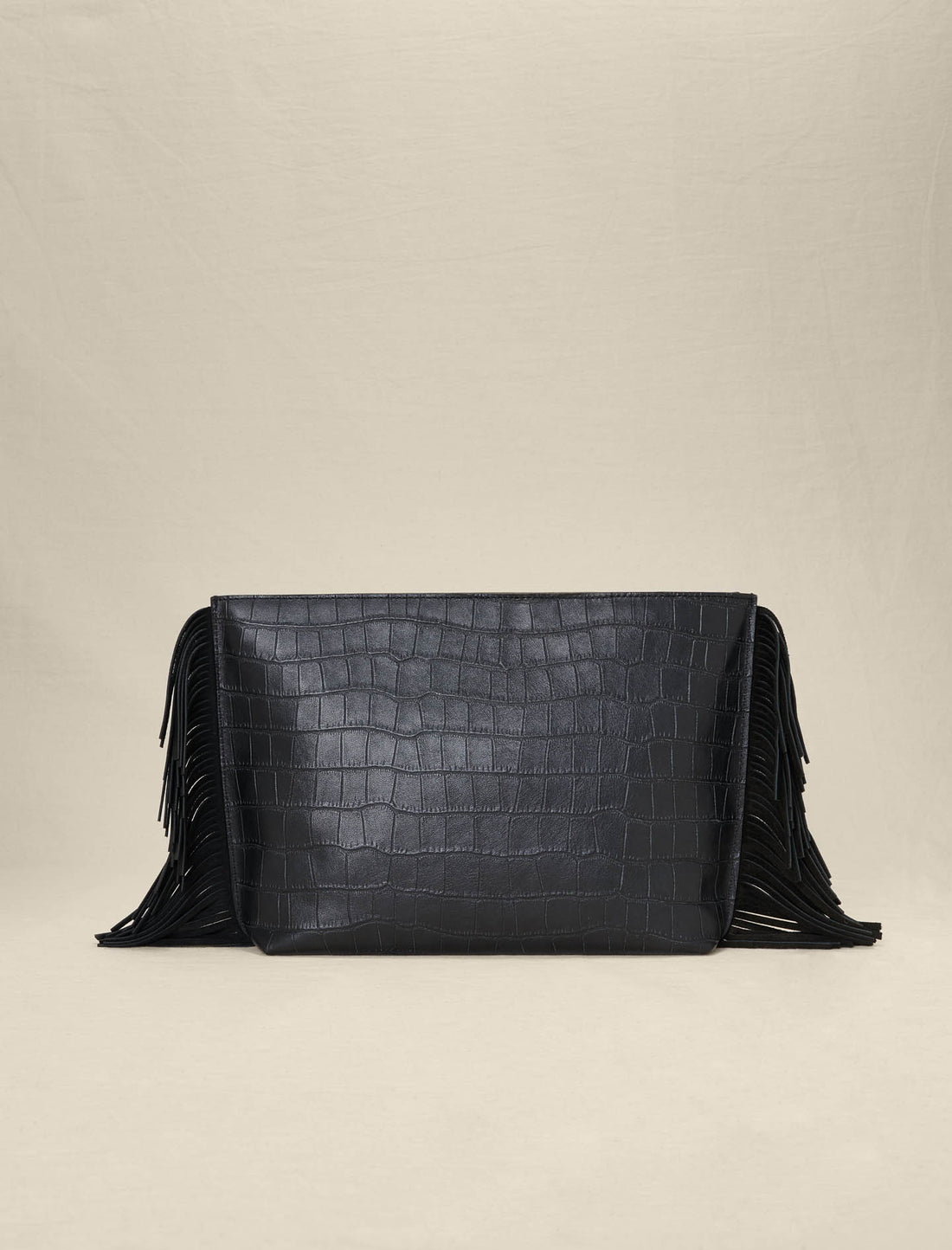 Pouch con flecos en piel grabada