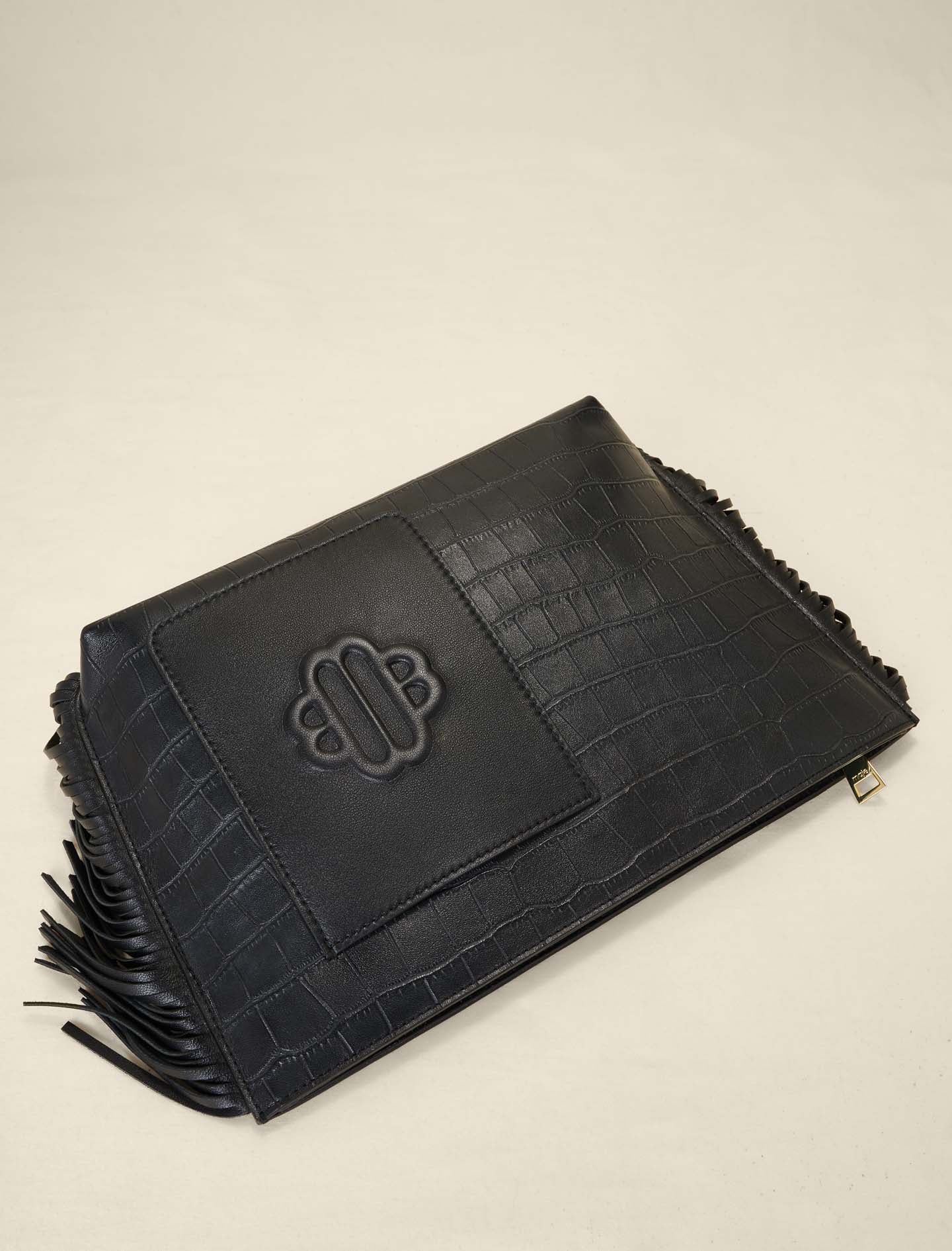 Pouch con flecos en piel grabada