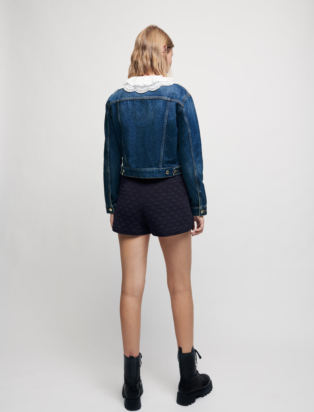 Cazadora vaquera con cuello bordado