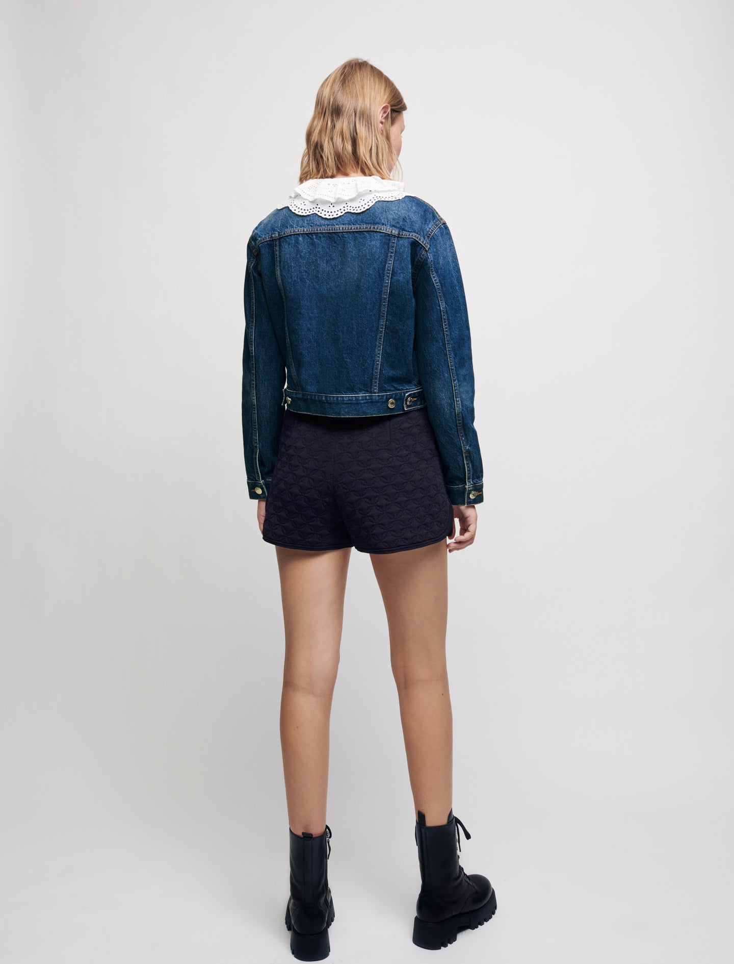 Cazadora vaquera con cuello bordado
