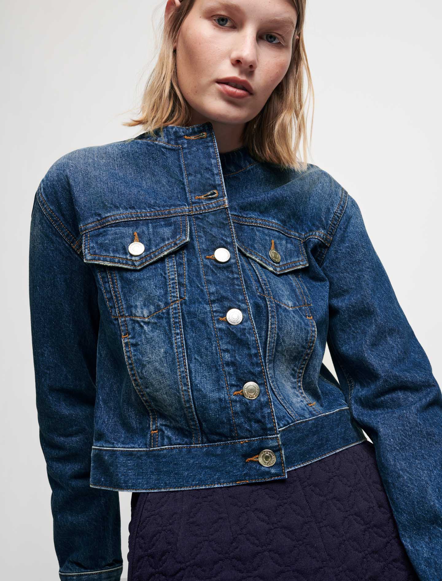 Cazadora vaquera con cuello bordado