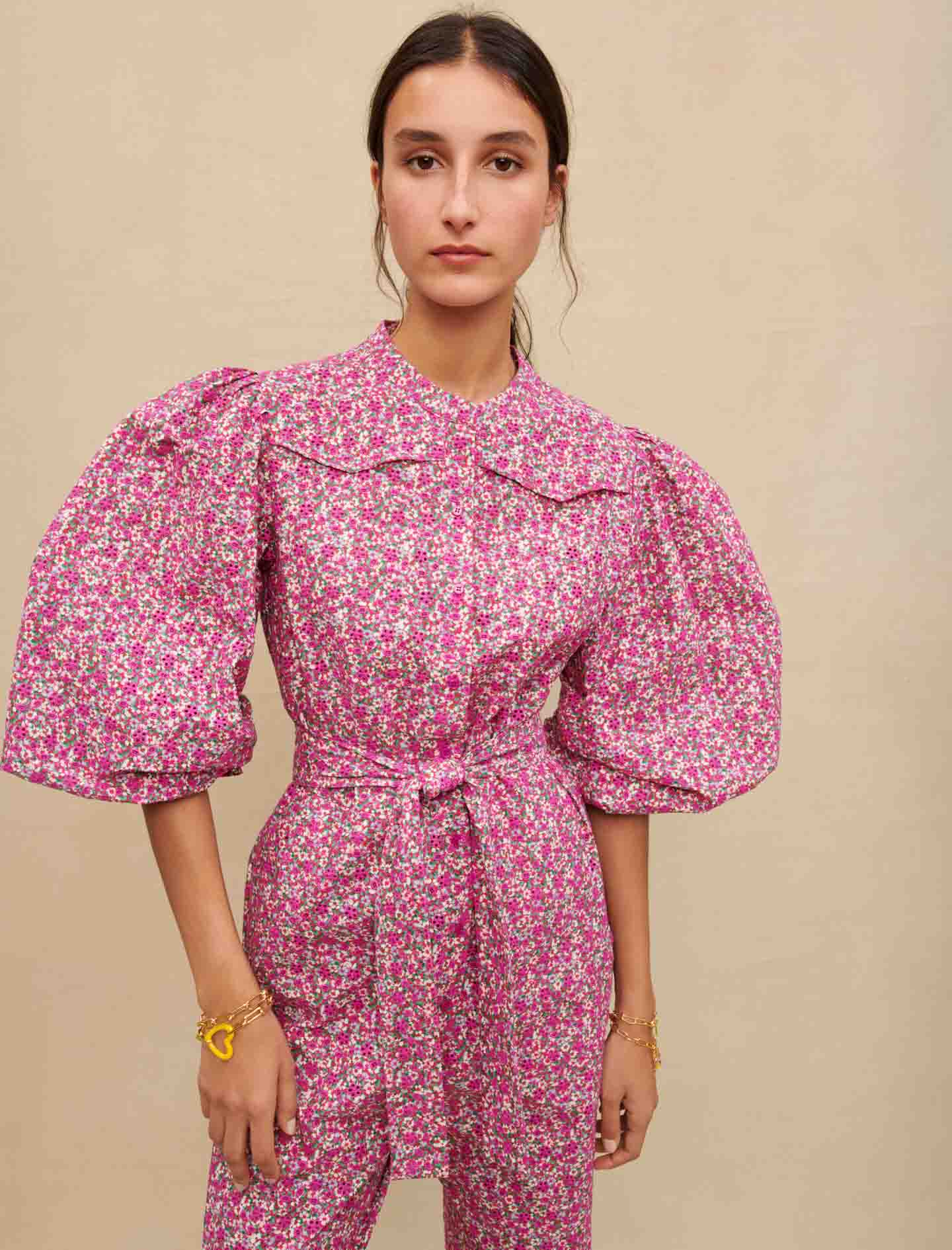Mono con estampado floral