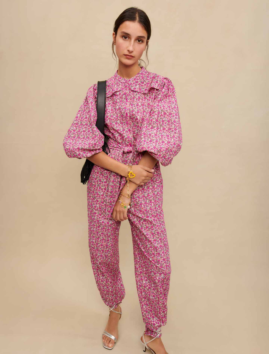 Mono con estampado floral