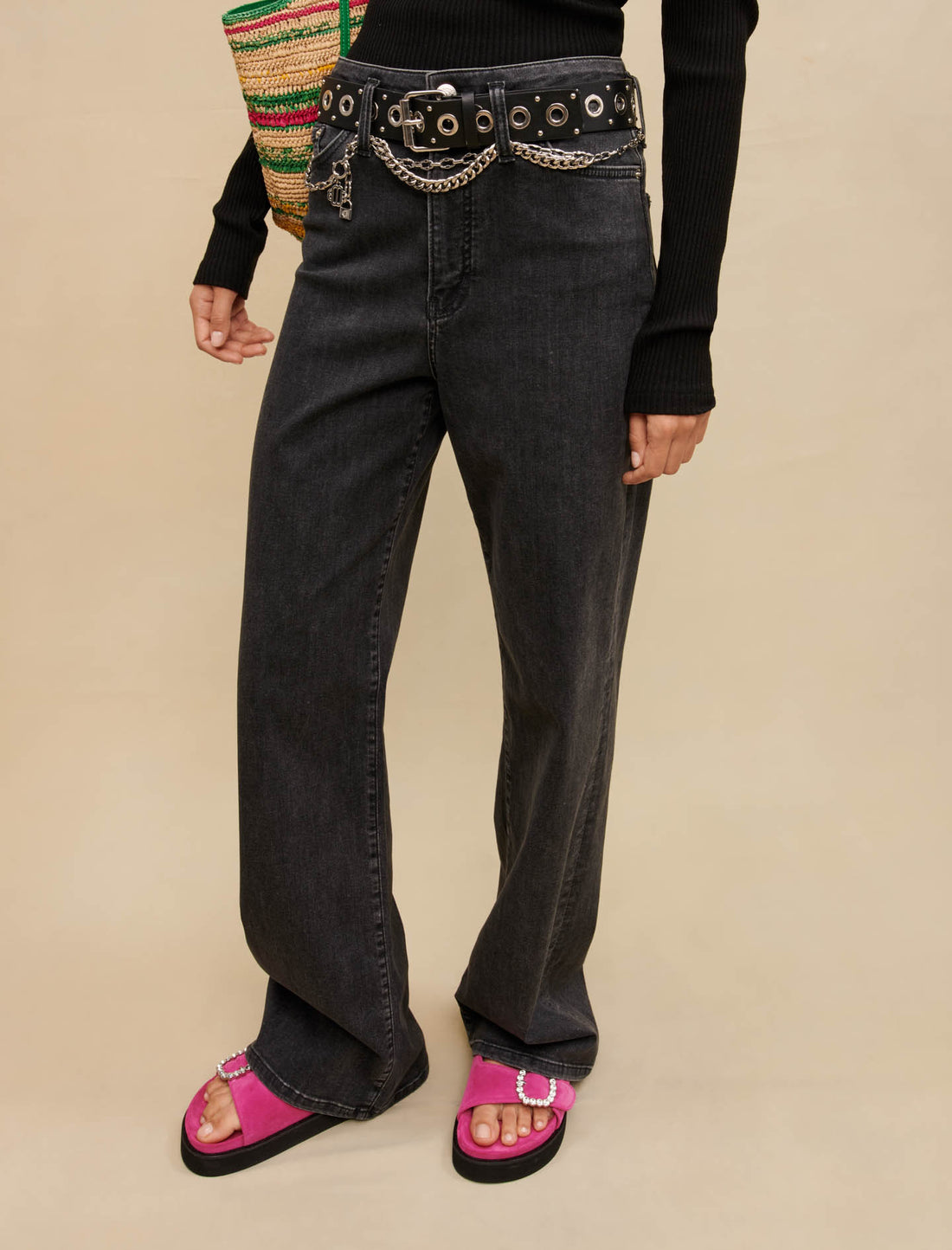 Vaquero baggy negro con cinturón