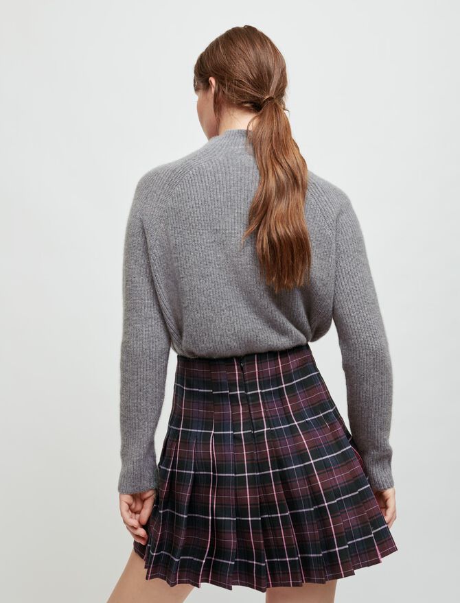 Falda plisada de cuadros estilo escocés