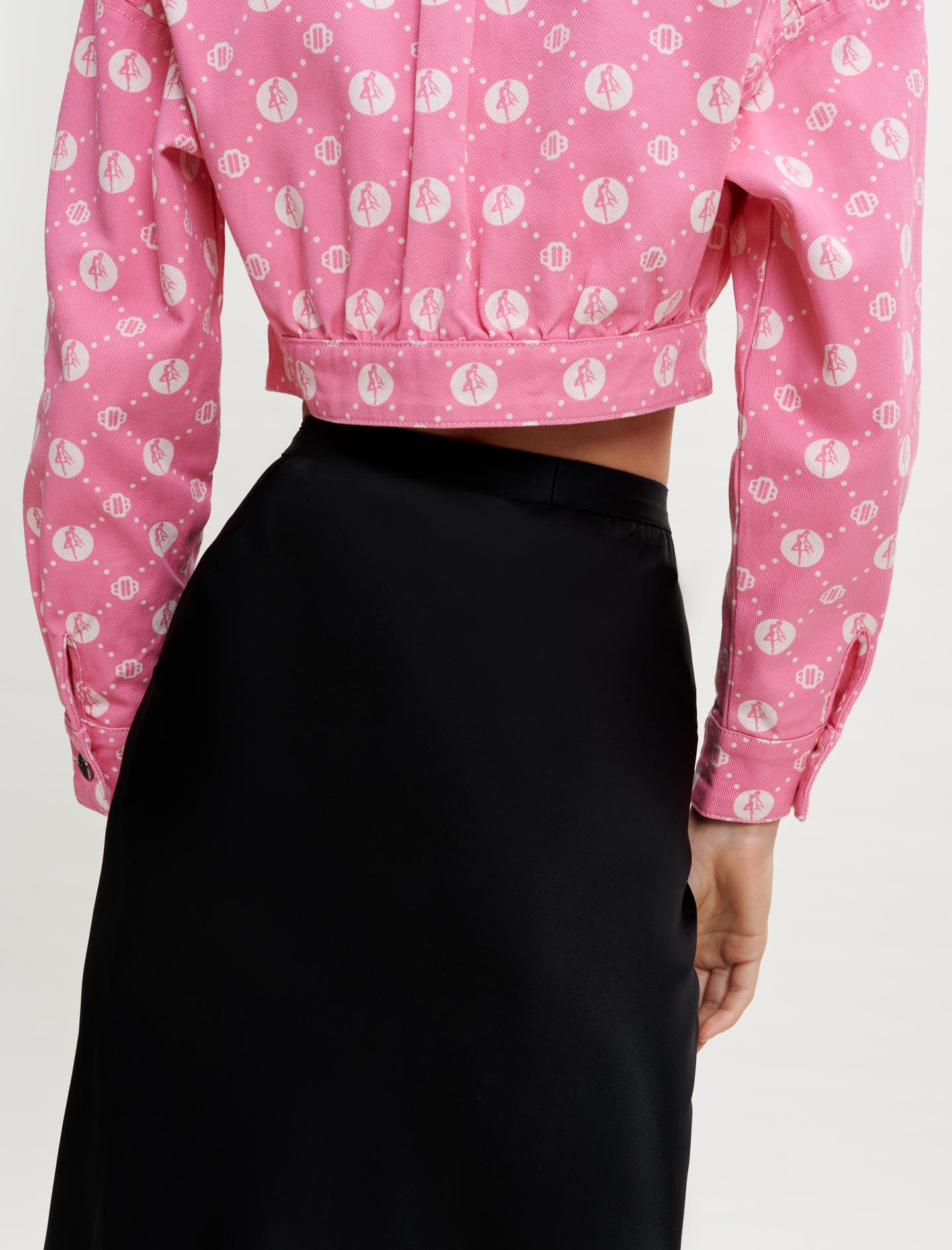 Falda abierta de raso
