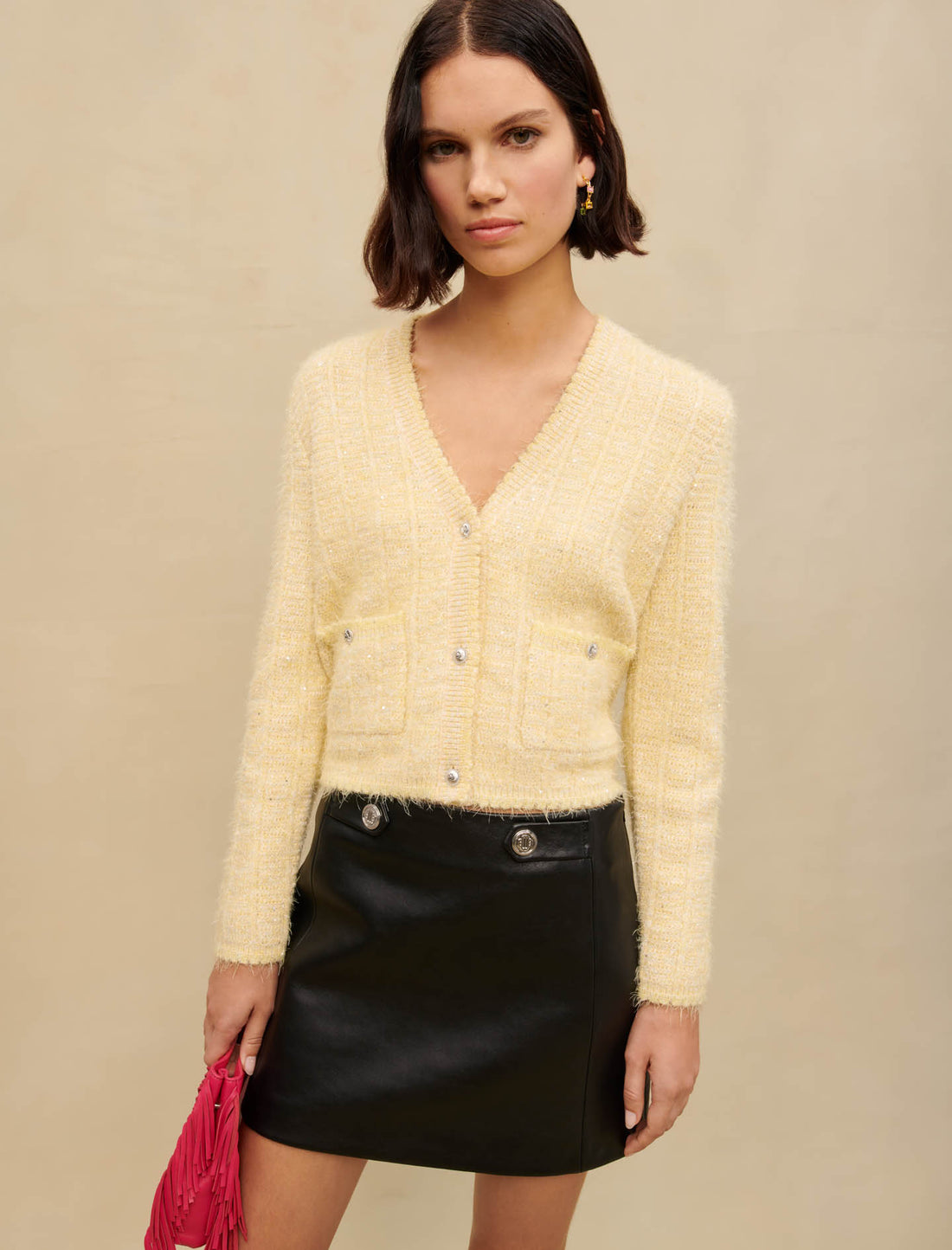 Falda corta de piel