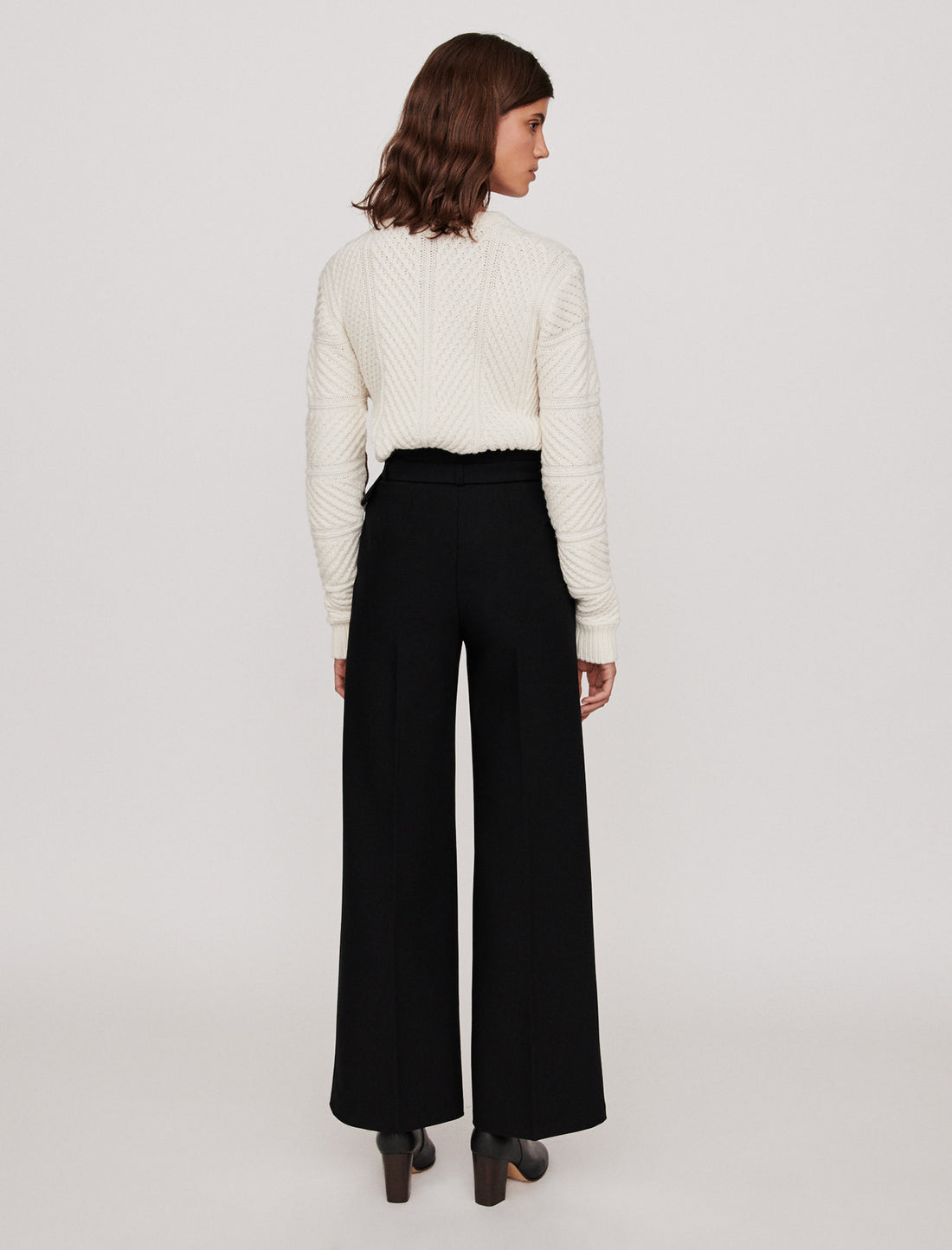 Pantalón ancho con cinturón
