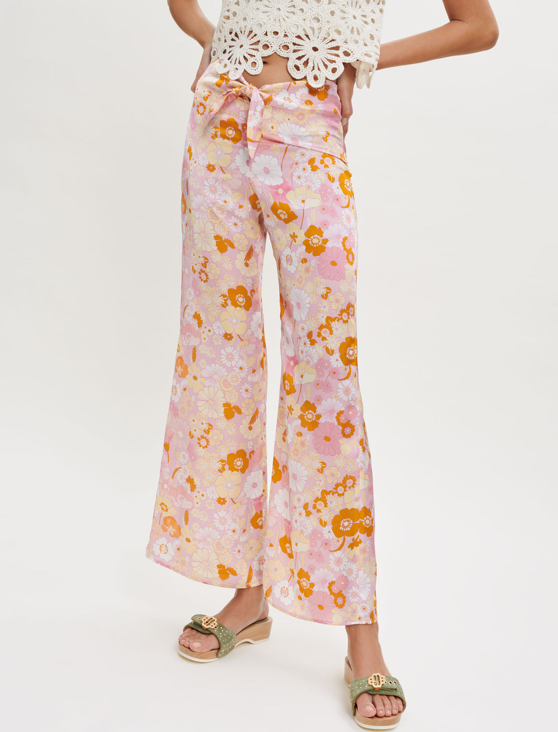 Pantalón fluido estampado flower power