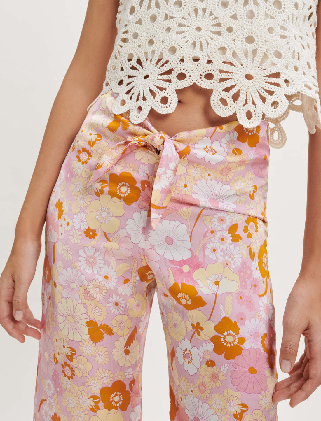 Pantalón fluido estampado flower power