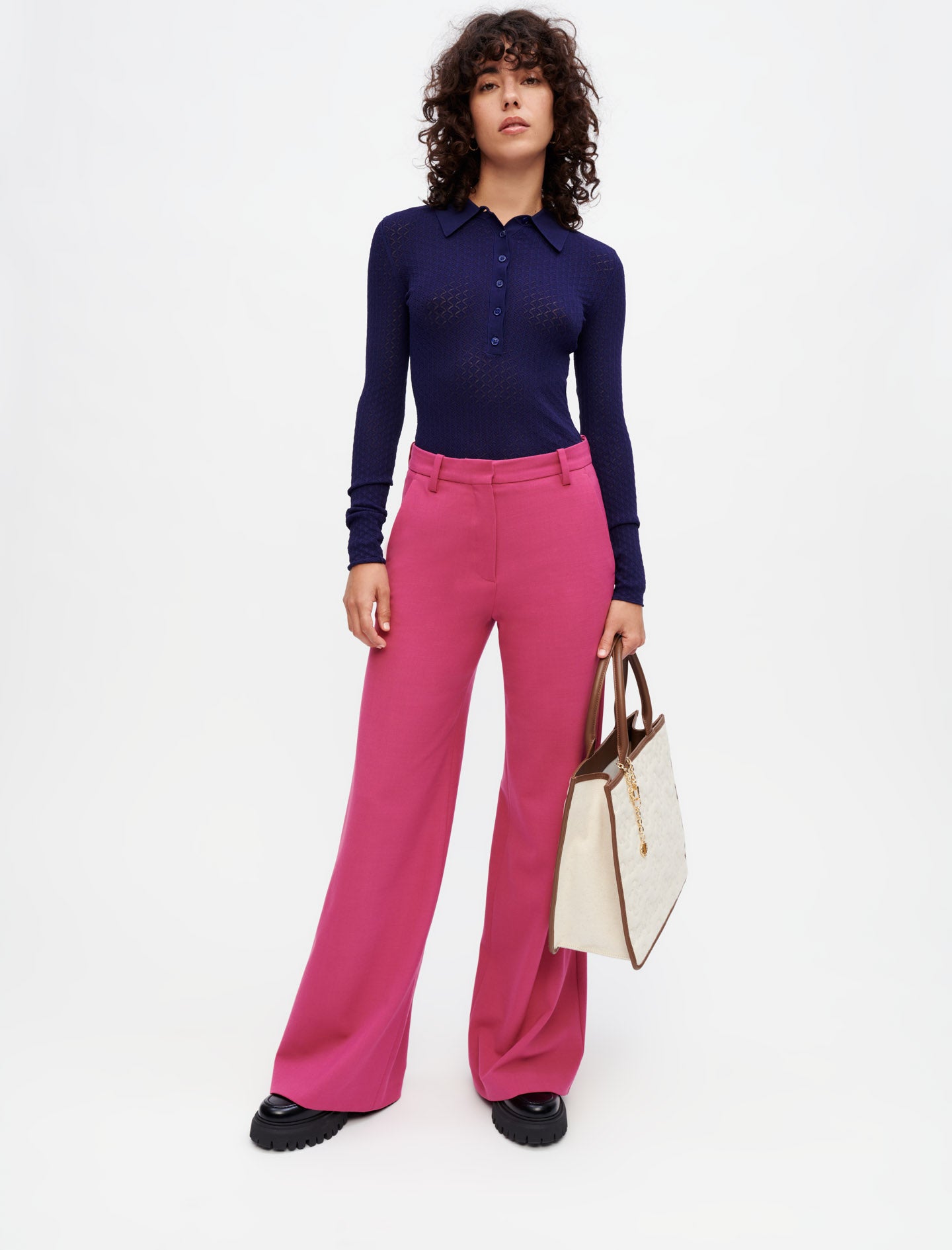 Pantalón de traje ancho y elástico