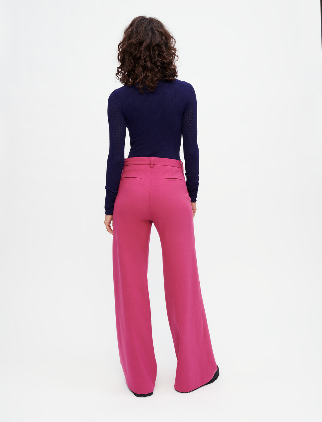 Pantalón de traje ancho y elástico