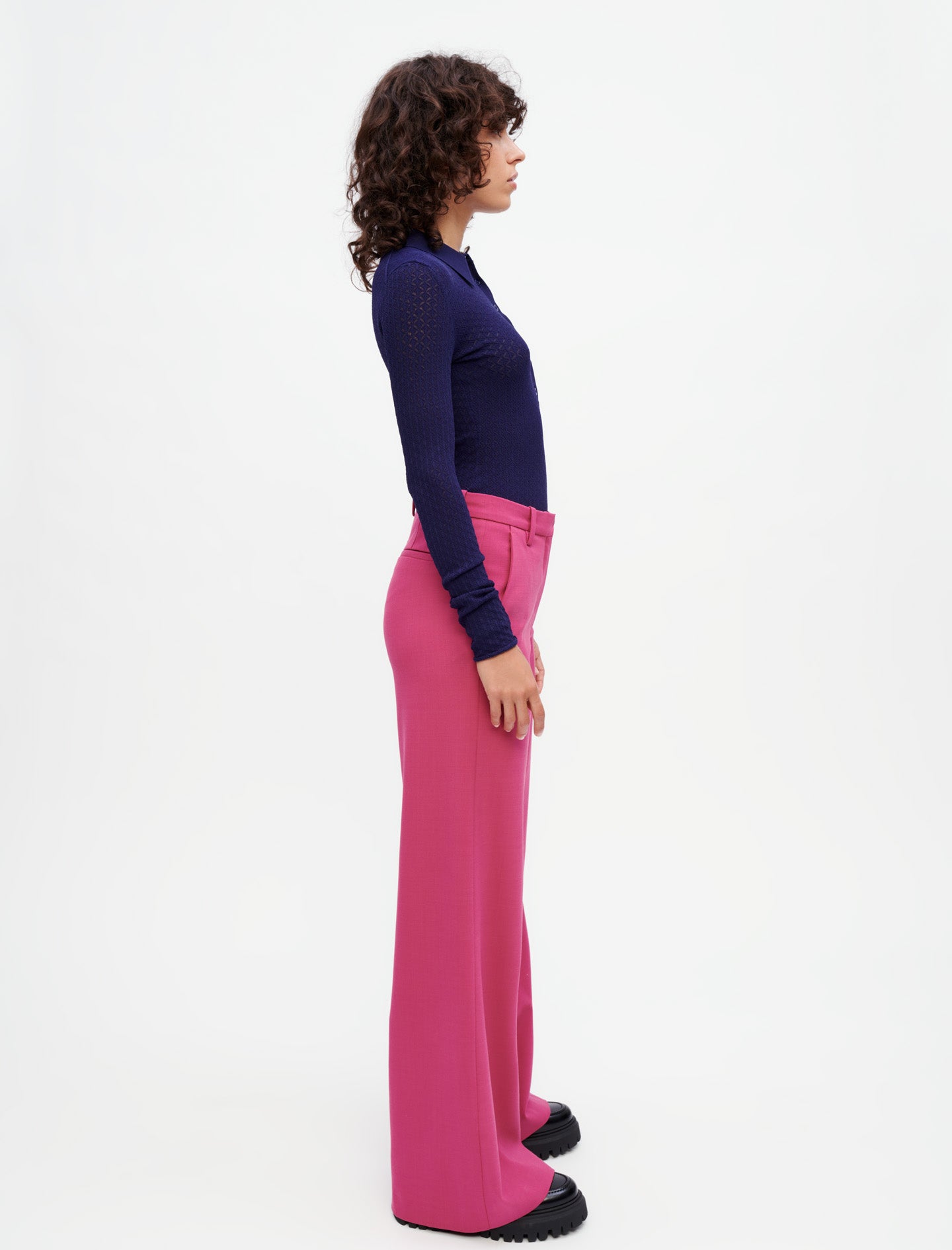 Pantalón de traje ancho y elástico