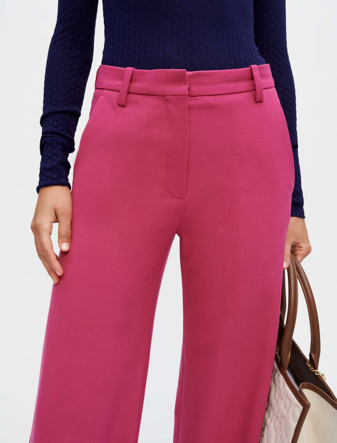 Pantalón de traje ancho y elástico