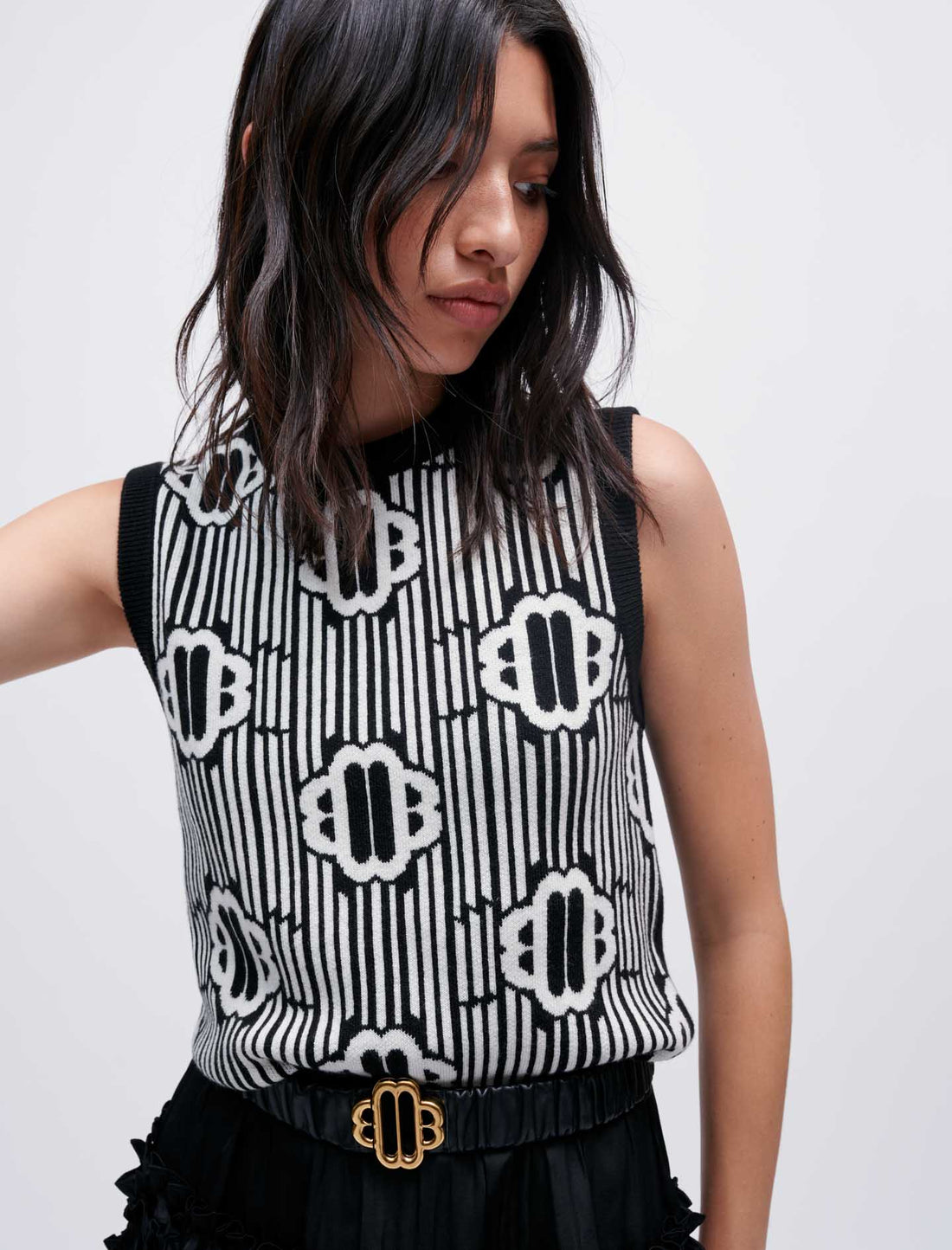 Jersey fino con escote de pico y pequeños botones