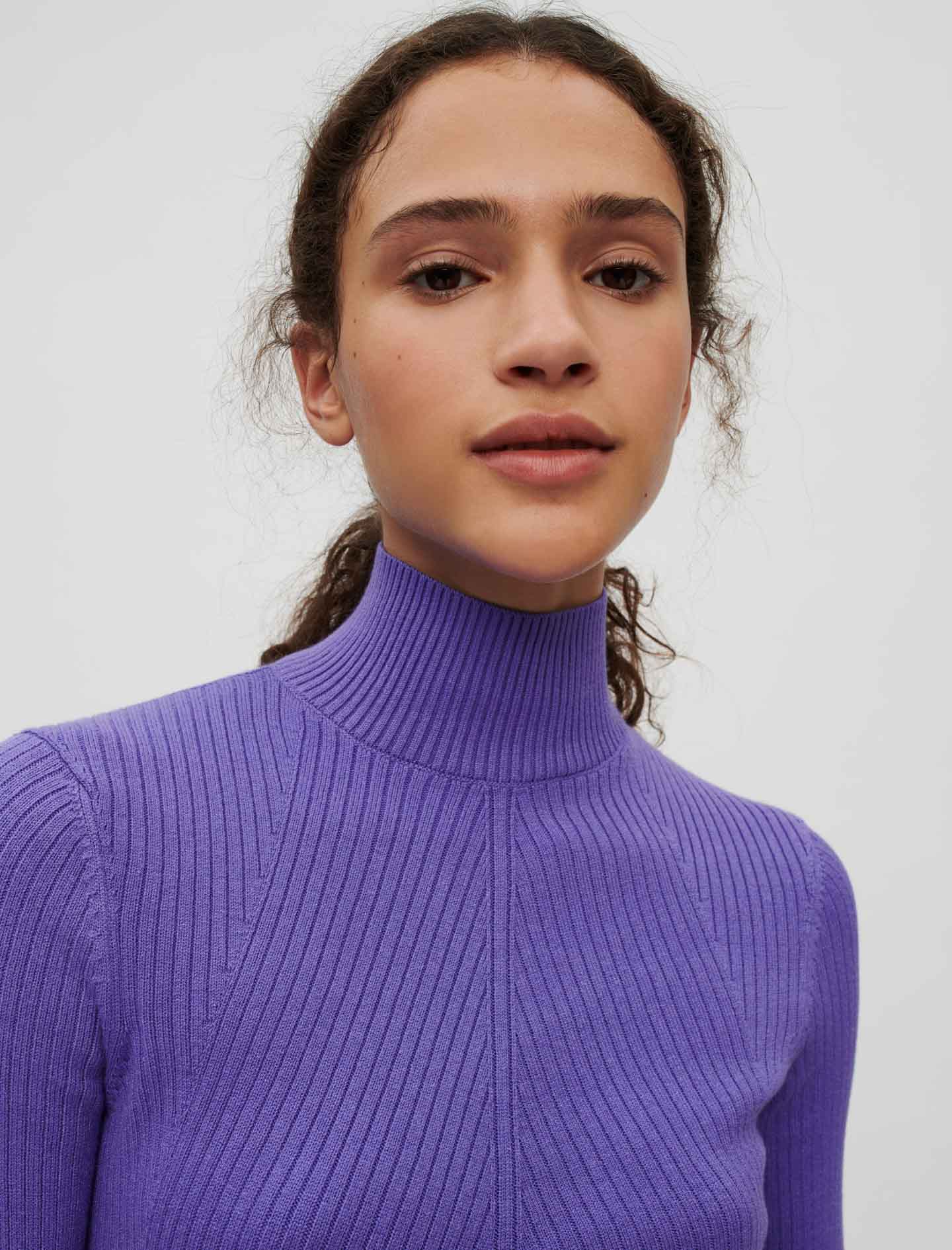 Jersey ajustado con cuello alto