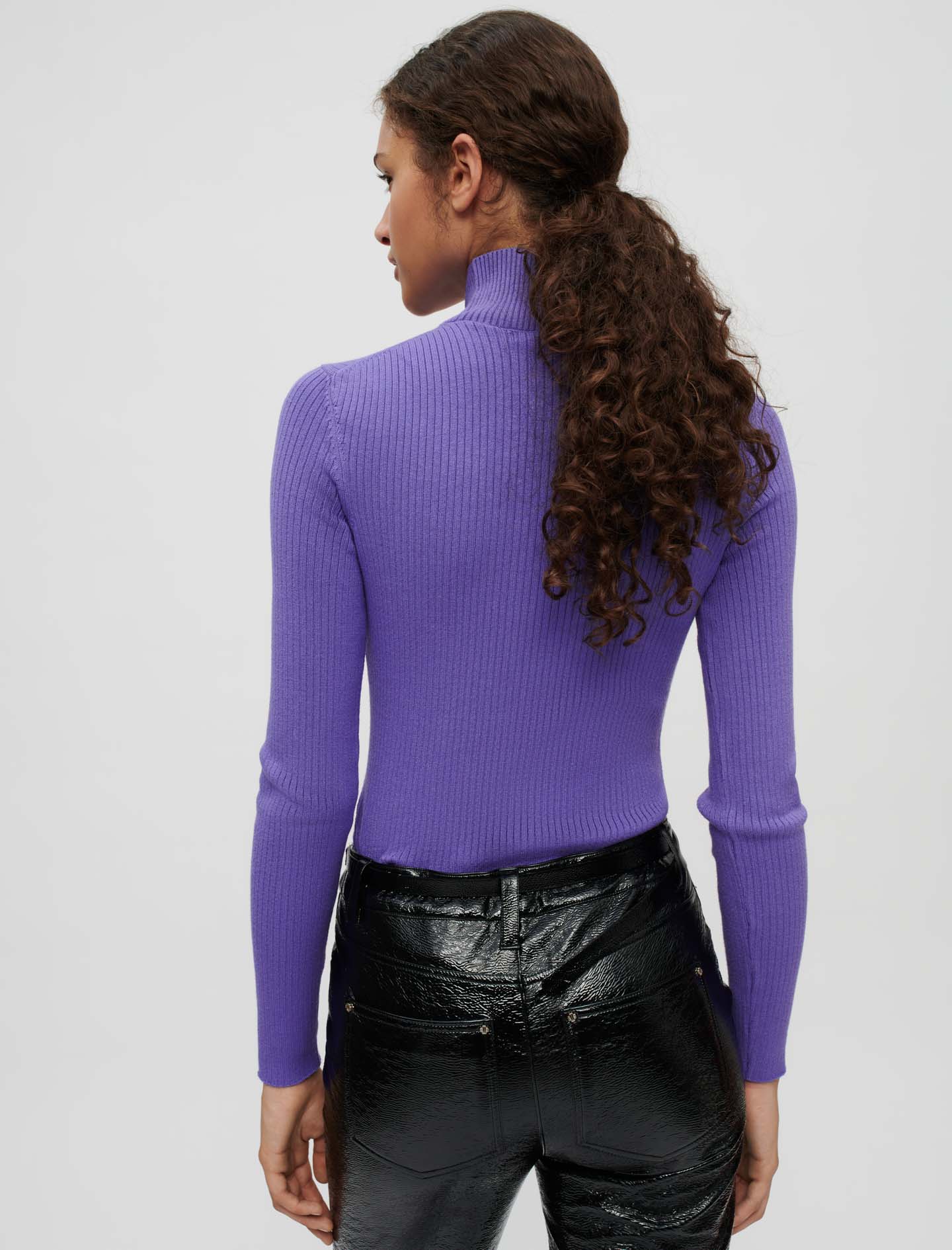 Jersey ajustado con cuello alto