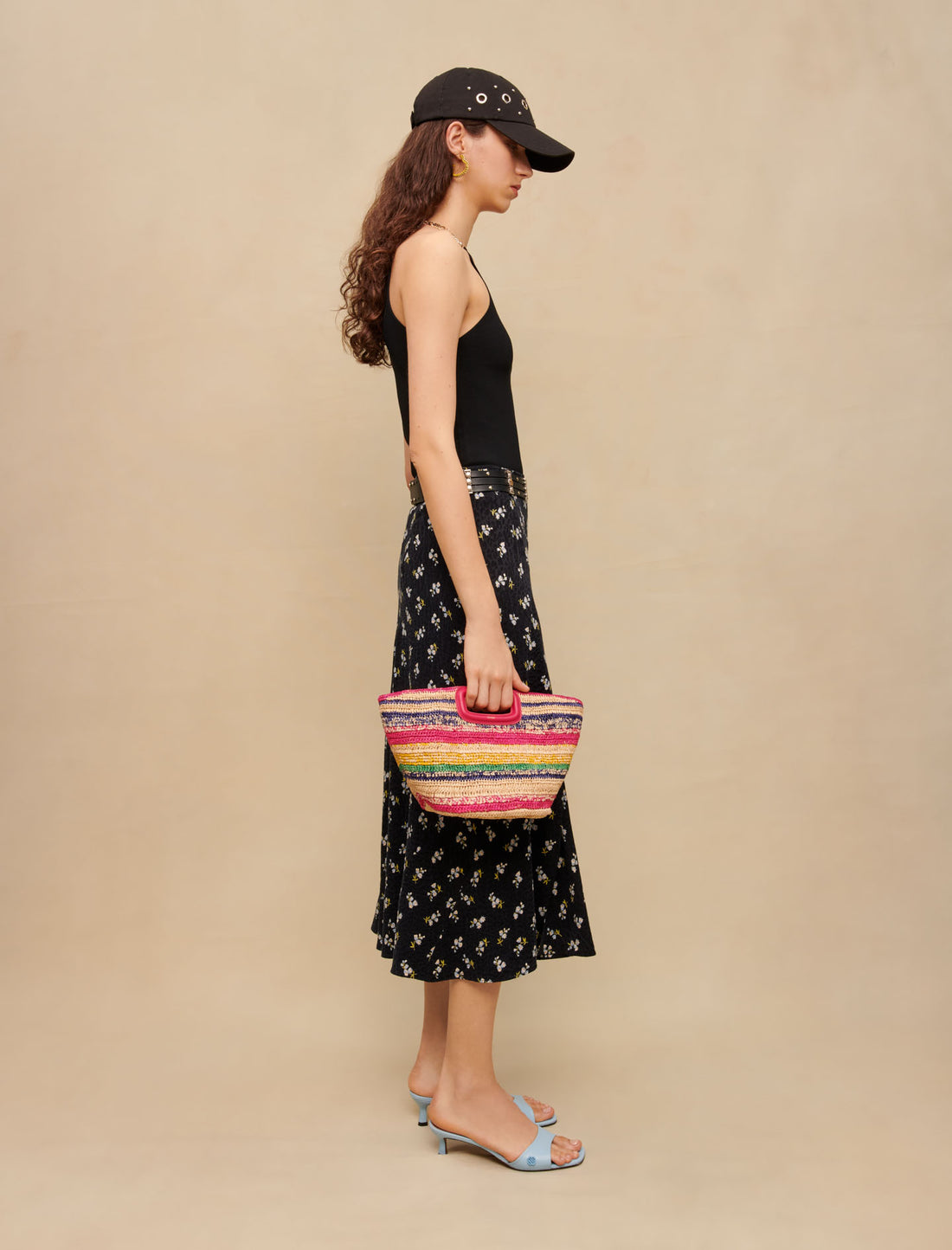 Top negro con cuello halter