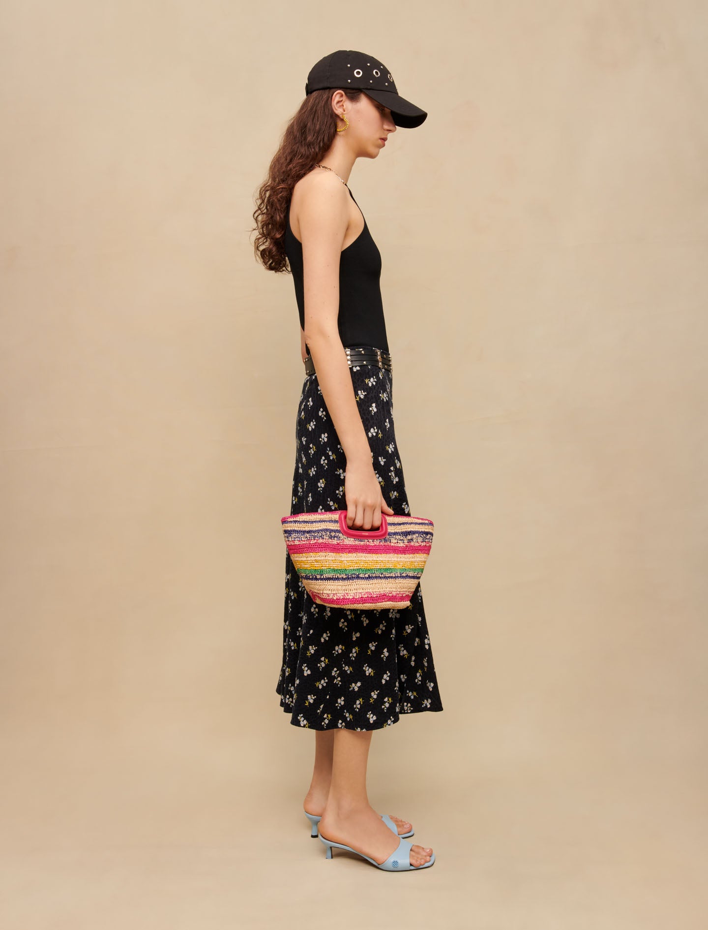 Top negro con cuello halter