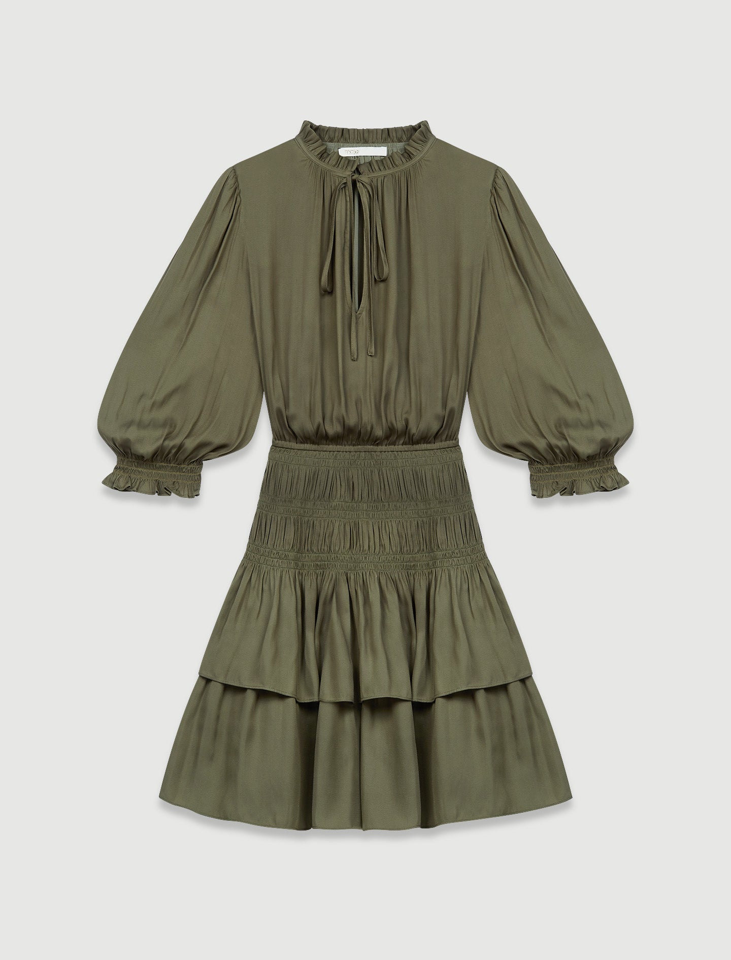 Vestido de raso fruncido con volantes
