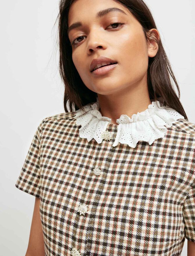 Vestido de cuadros con cuello de encaje