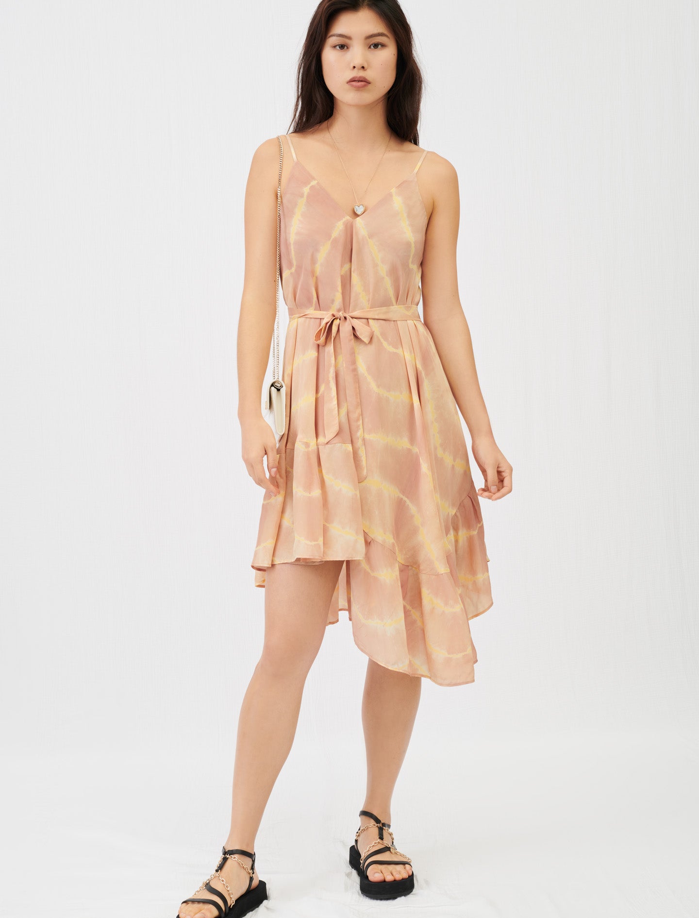Vestido con tirantes estampado tie & dye