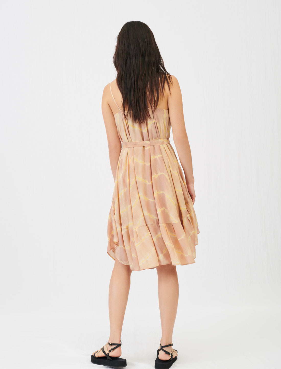 Vestido con tirantes estampado tie & dye