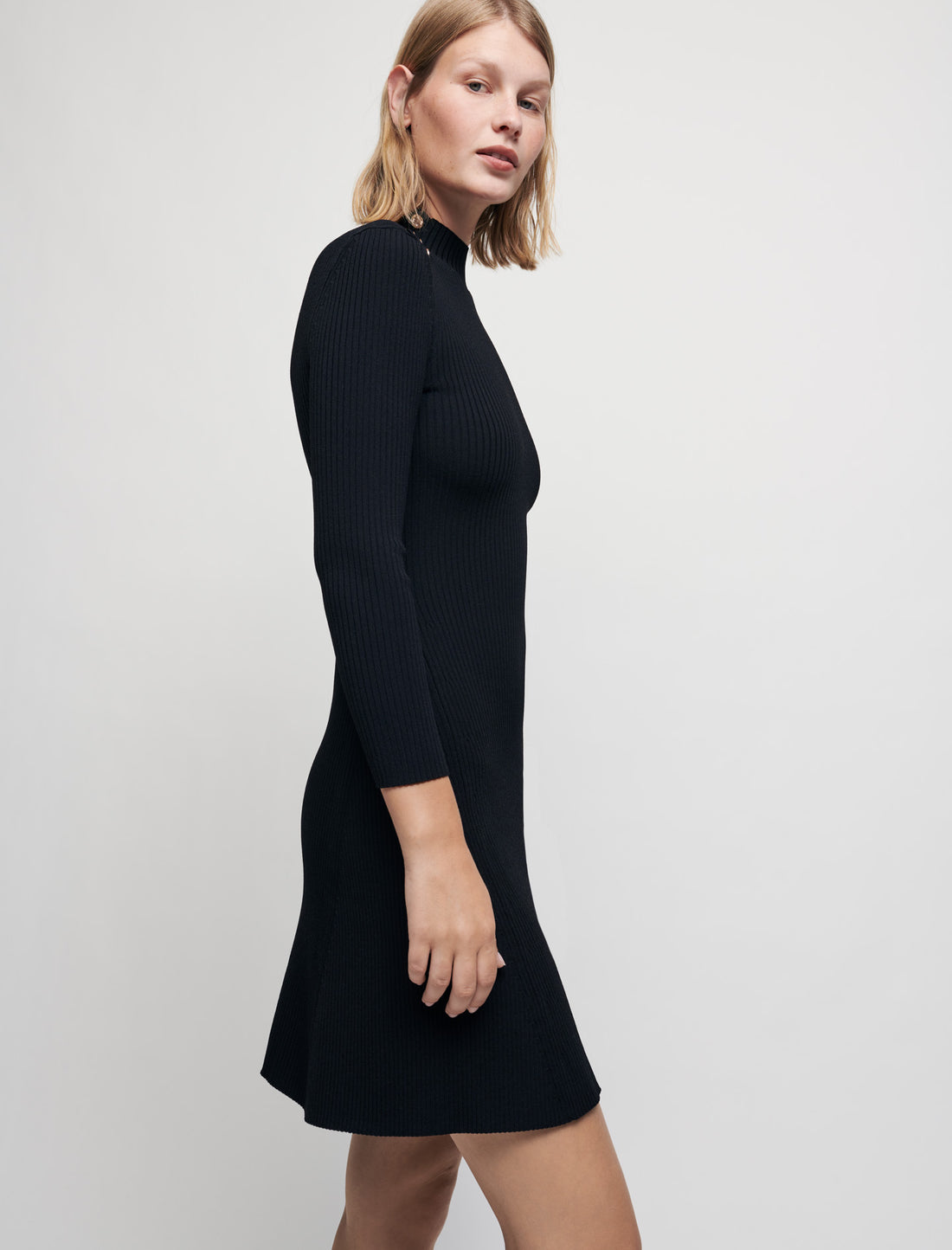 Vestido acanalado con botones Maje