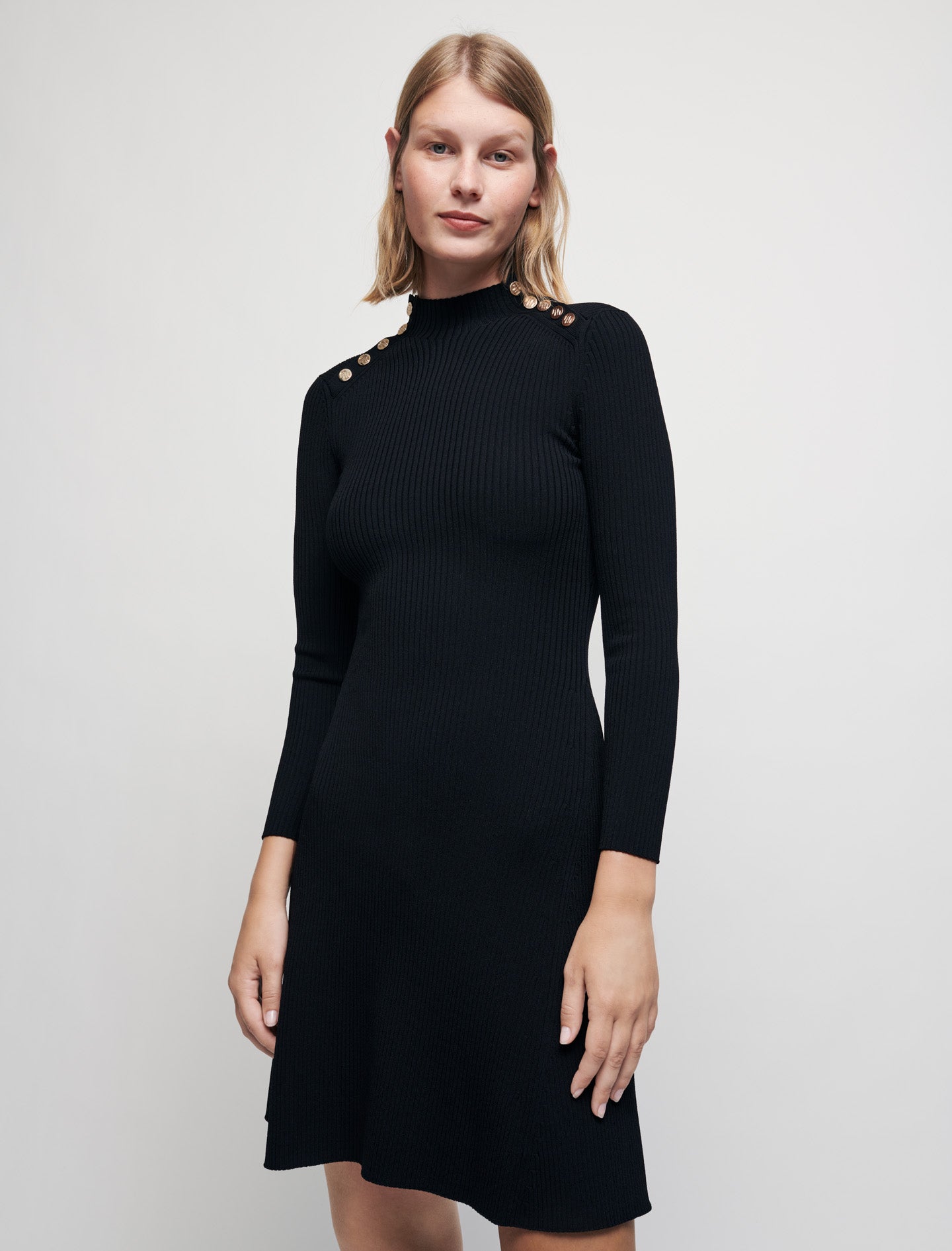 Vestido acanalado con botones Maje