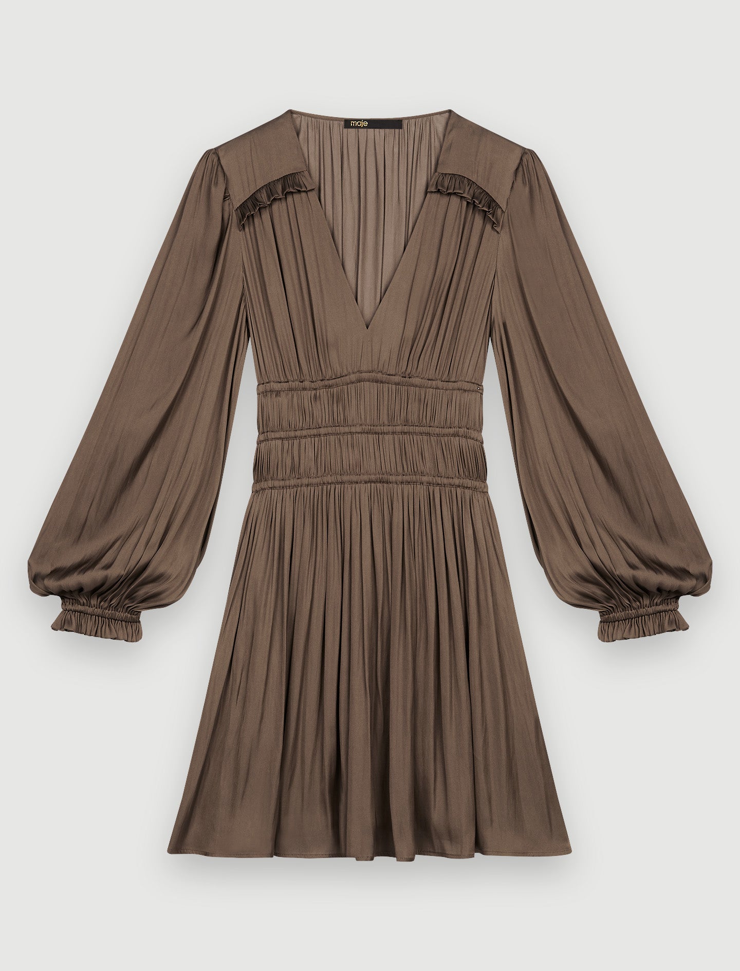Vestido de raso con volantes