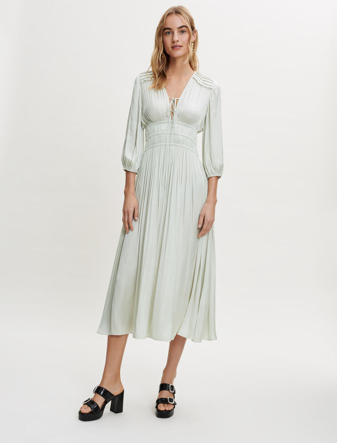 Vestido de raso fluido y entallado