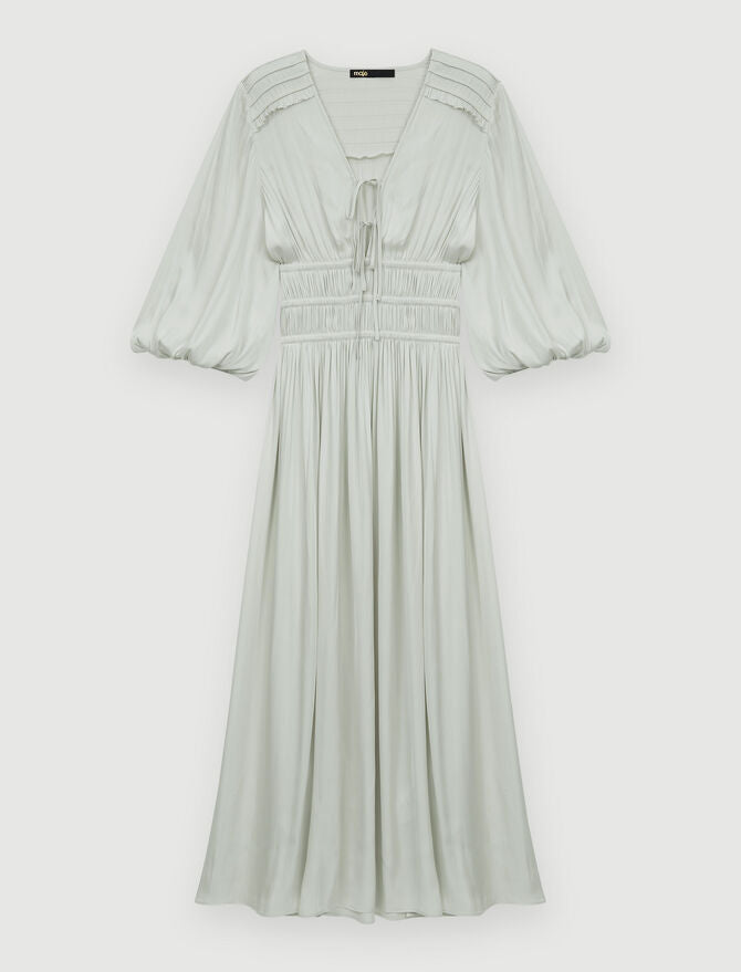 Vestido de raso fluido y entallado