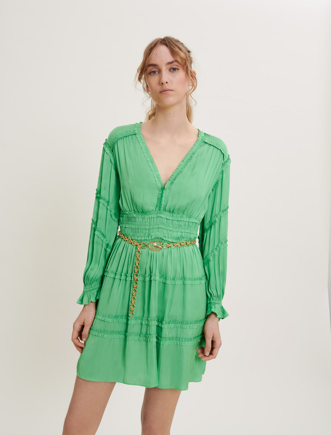 Vestido de raso con volantes