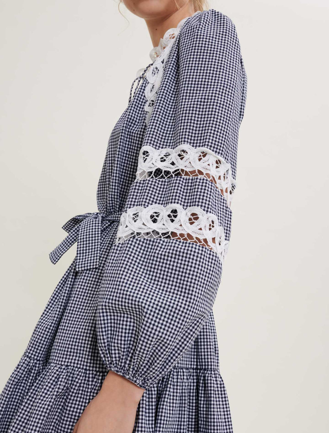 Vestido de cuadros vichy y encaje