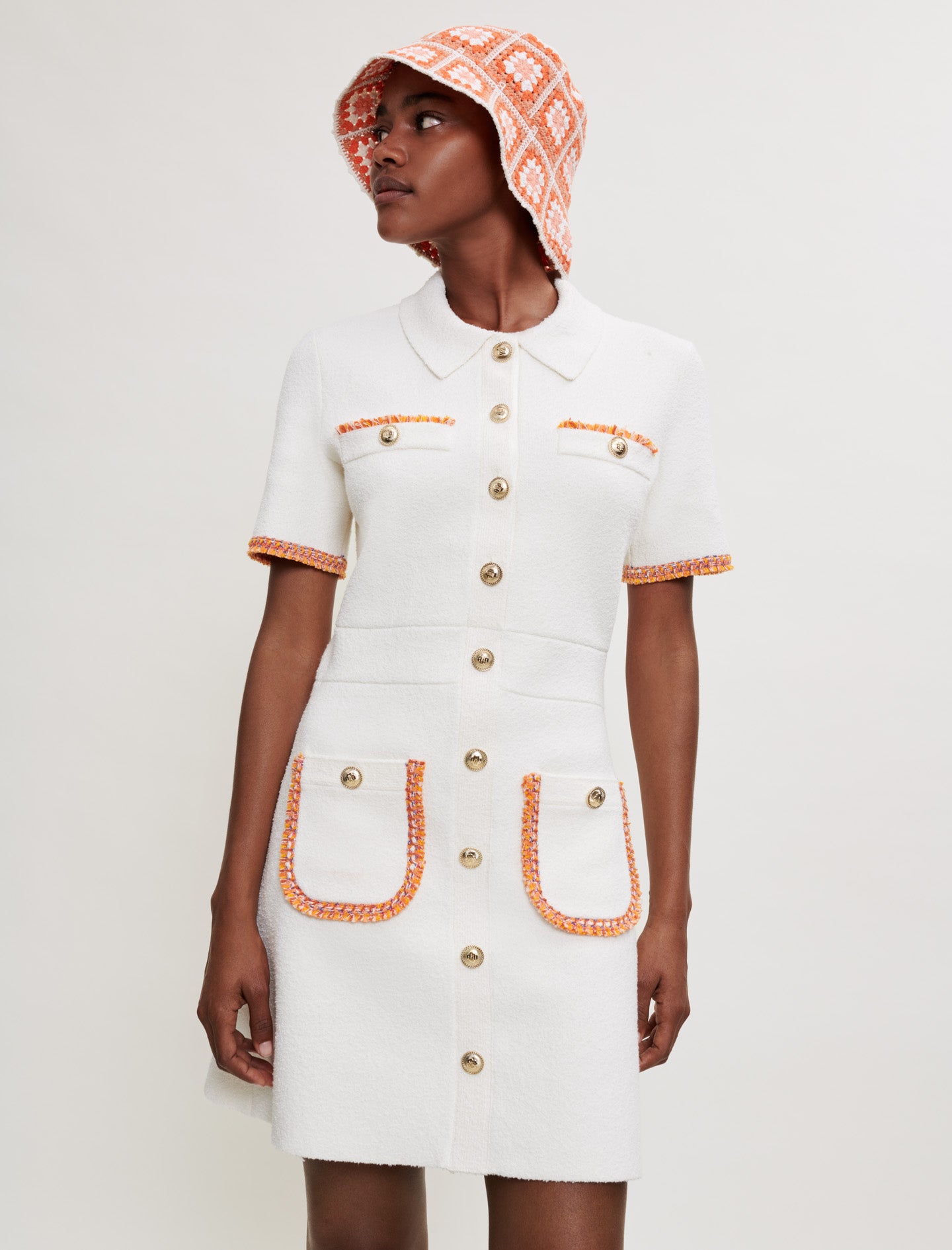 Vestido con galones en contraste