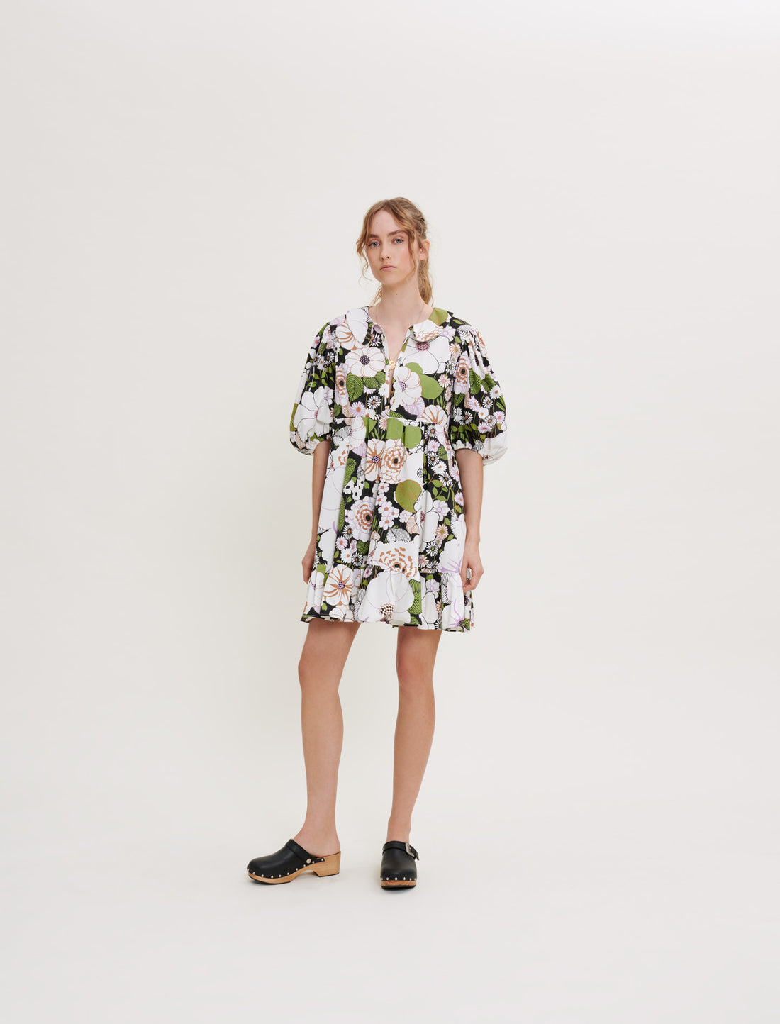 Vestido con estampado floral setentero