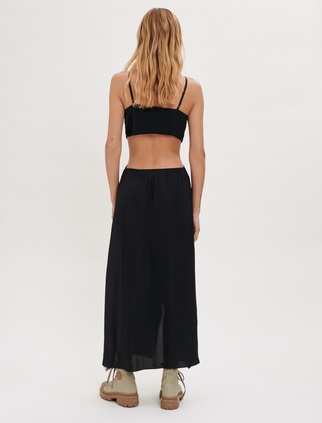 Vestido de raso calado