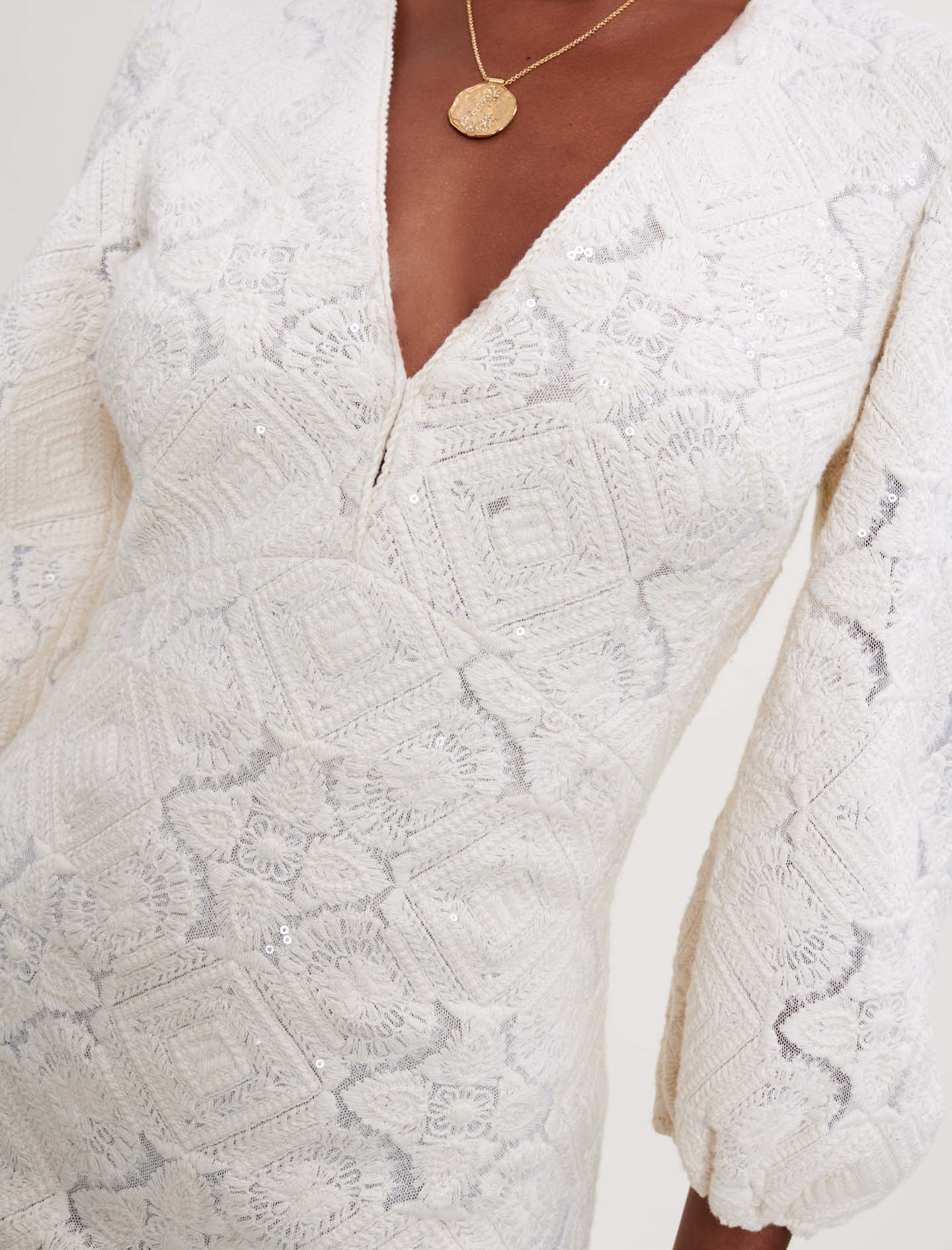 Vestido de tul bordado con lentejuelas